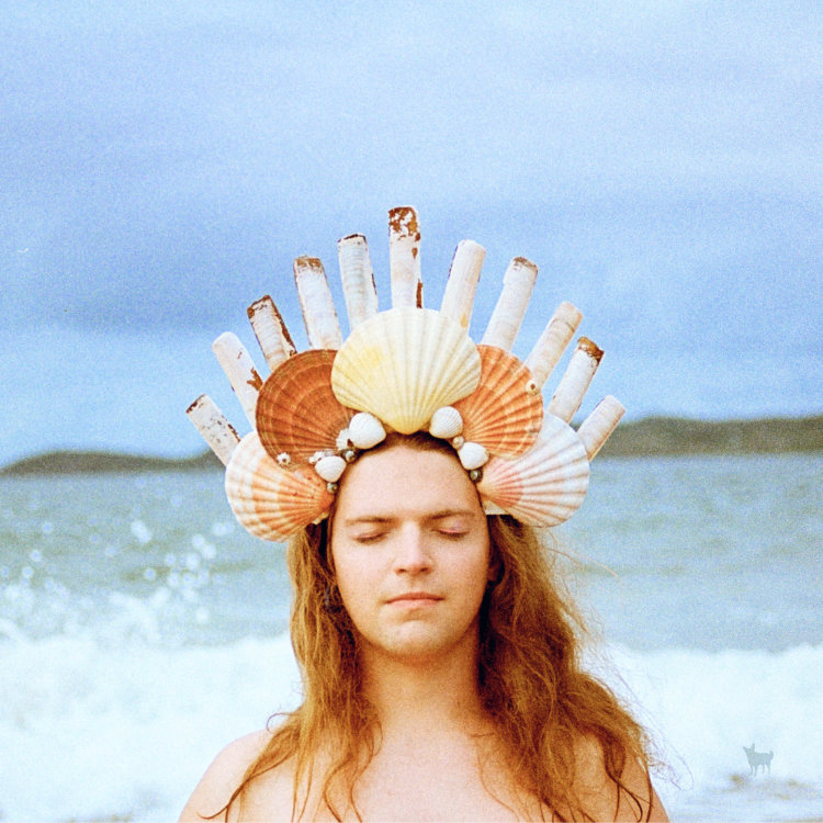 Malin Lewis showcases musical innovation on self-made pipes with debut album Halocline